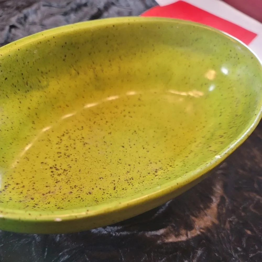 0782. 1974 ~ Vintage ~ Collectable ~ Haeger Pottery ~ Bright Green Speckled Glaz